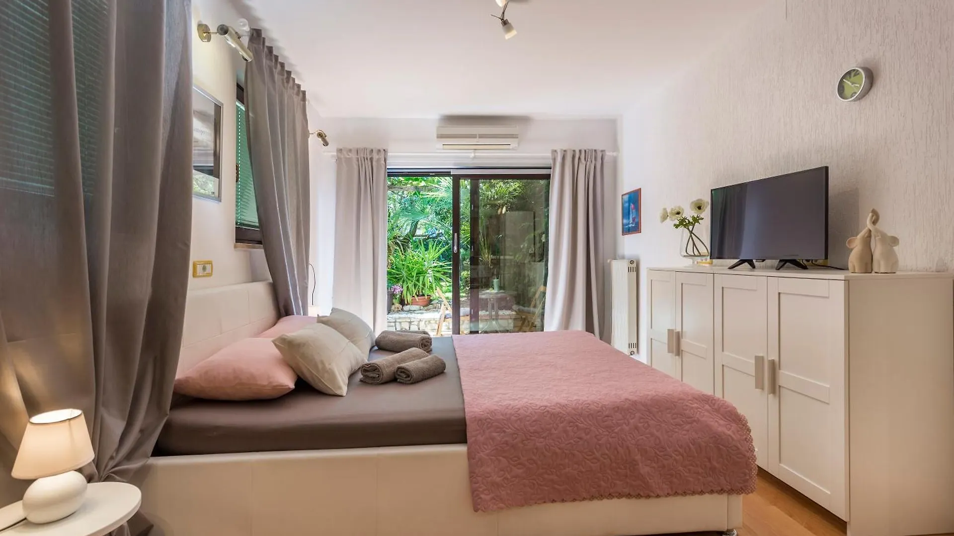M&M Studio Apartments 罗维尼