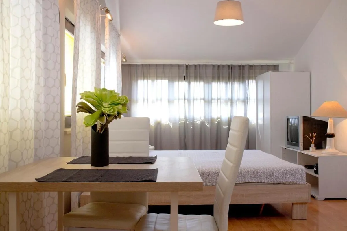 M&M Studio Apartments 罗维尼